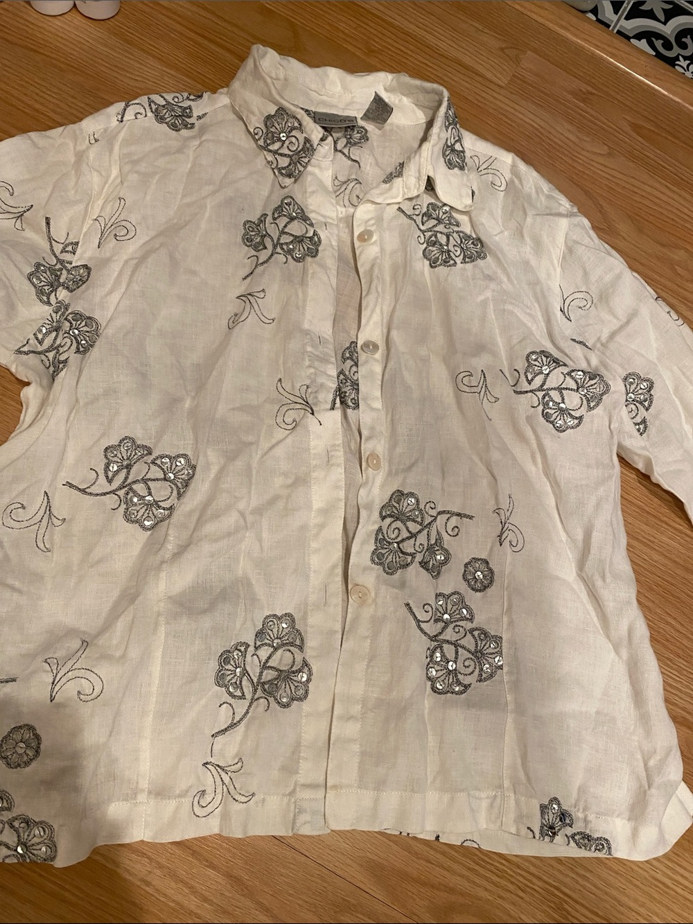 Preowned vintage Chico’s White Button-Down Linen Shirt embroidered Size 3 good